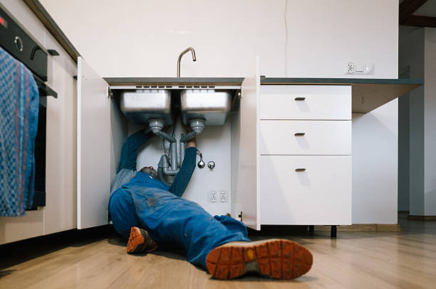 Professional Plumbing technician working in Sunnyside, CA